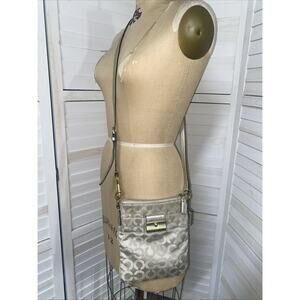 Coach Women’s Messenger Bag Beige Gold Signature Logo Zipper Detachable Strap
